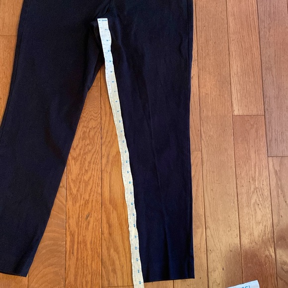 Women’s Old Navy Black Pixie Cut Never-Fade Pants - Picture 6 of 10